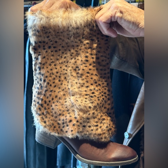 Donald J Pliner -Duscha Expresso/Beige Vachetta/Cheetah Shearling Boots - Picture 3 of 8